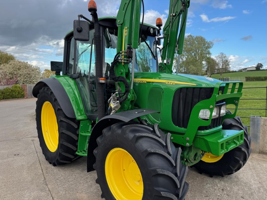 John Deere 6320