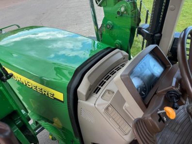 John Deere 6320
