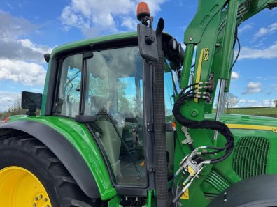 John Deere 6320