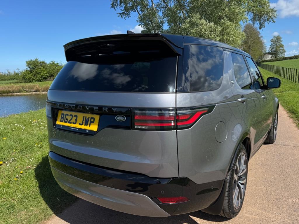 Land Rover Discovery SE R-Dynamic Commercial D300 Diesel