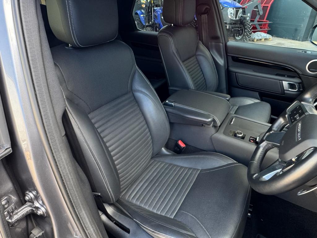Land Rover Discovery SE R-Dynamic Commercial D300 Diesel