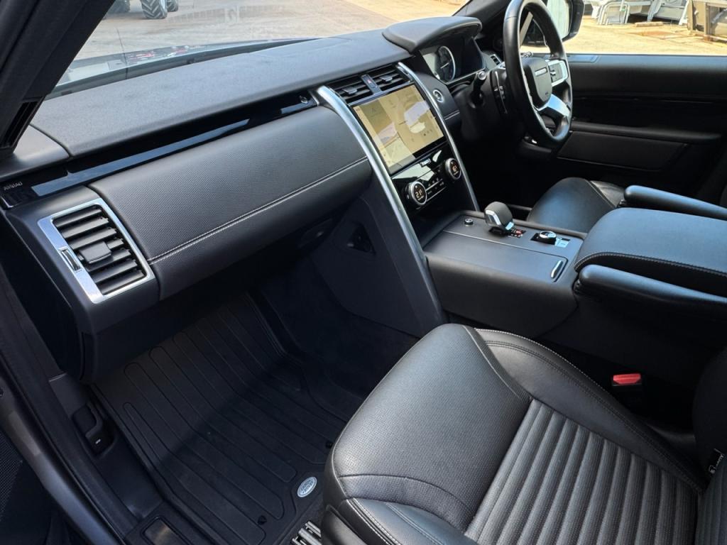 Land Rover Discovery SE R-Dynamic Commercial D300 Diesel