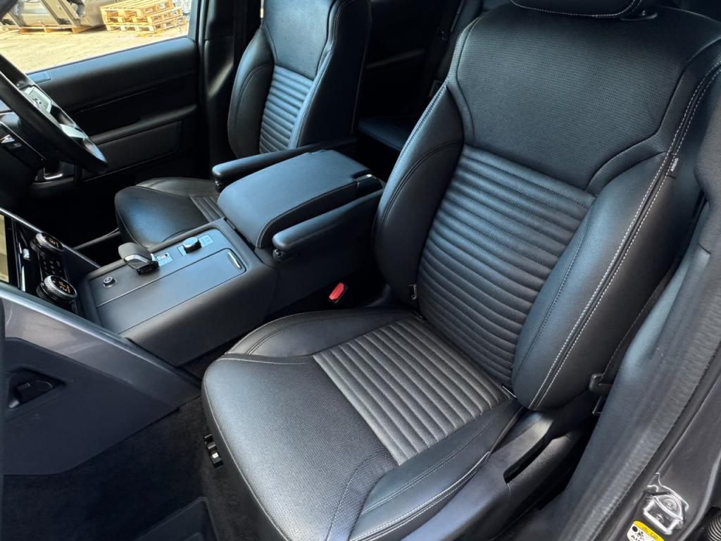 Land Rover Discovery SE R-Dynamic Commercial D300 Diesel