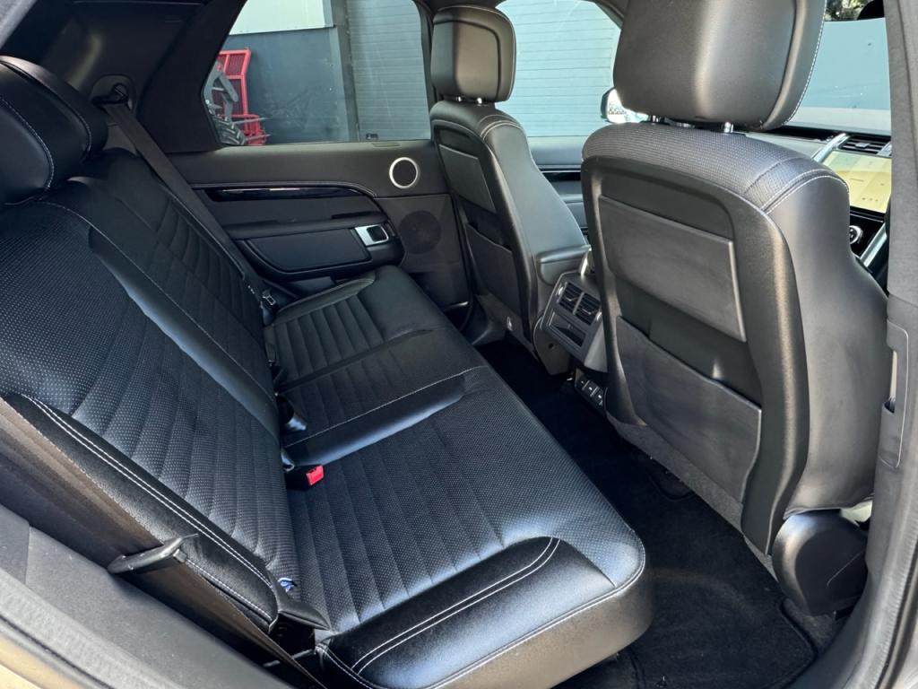 Land Rover Discovery SE R-Dynamic Commercial D300 Diesel