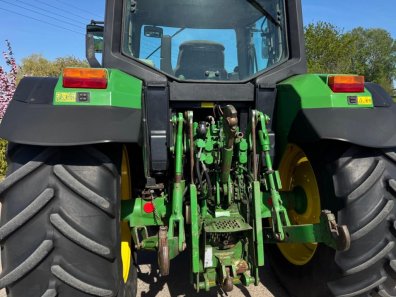 John Deere 6410