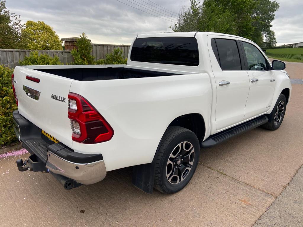 Toyota Hilux Invincible 2.4 diesel