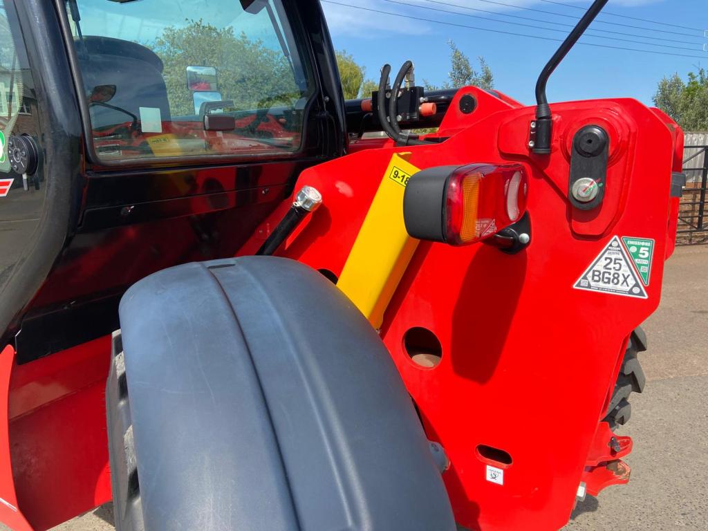 Manitou MT933 telehandler