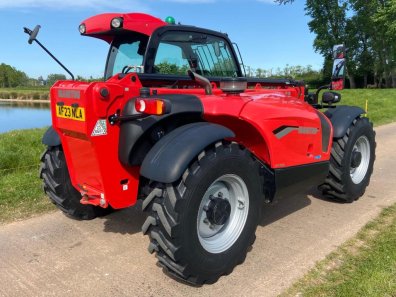 Manitou MT933 telehandler
