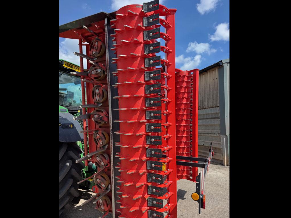 Kuhn HR 5030 R 5 Metre power harrow