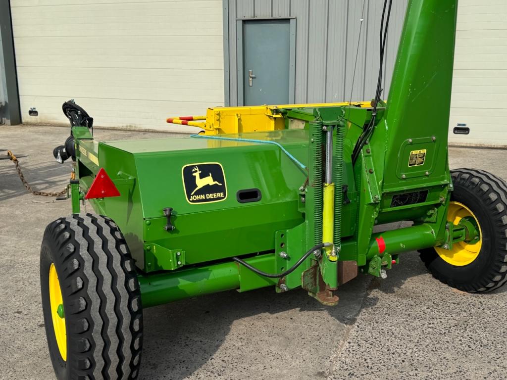 John Deere 3765 trailed forager