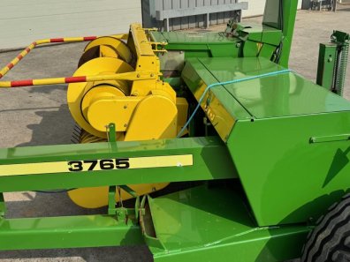 John Deere 3765 trailed forager