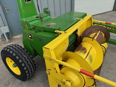 John Deere 3765 trailed forager