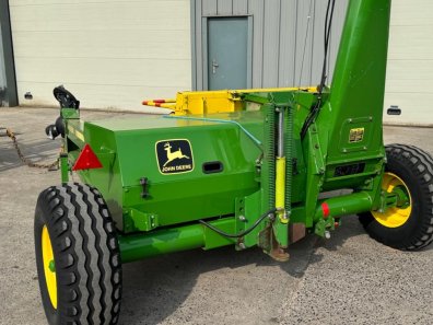 John Deere 3765 trailed forager