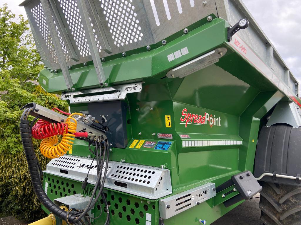 SpreadPoint MK-900 10 ton rear discharge muck spreader