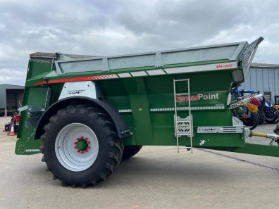 SpreadPoint MK-900 10 ton rear discharge muck spreader