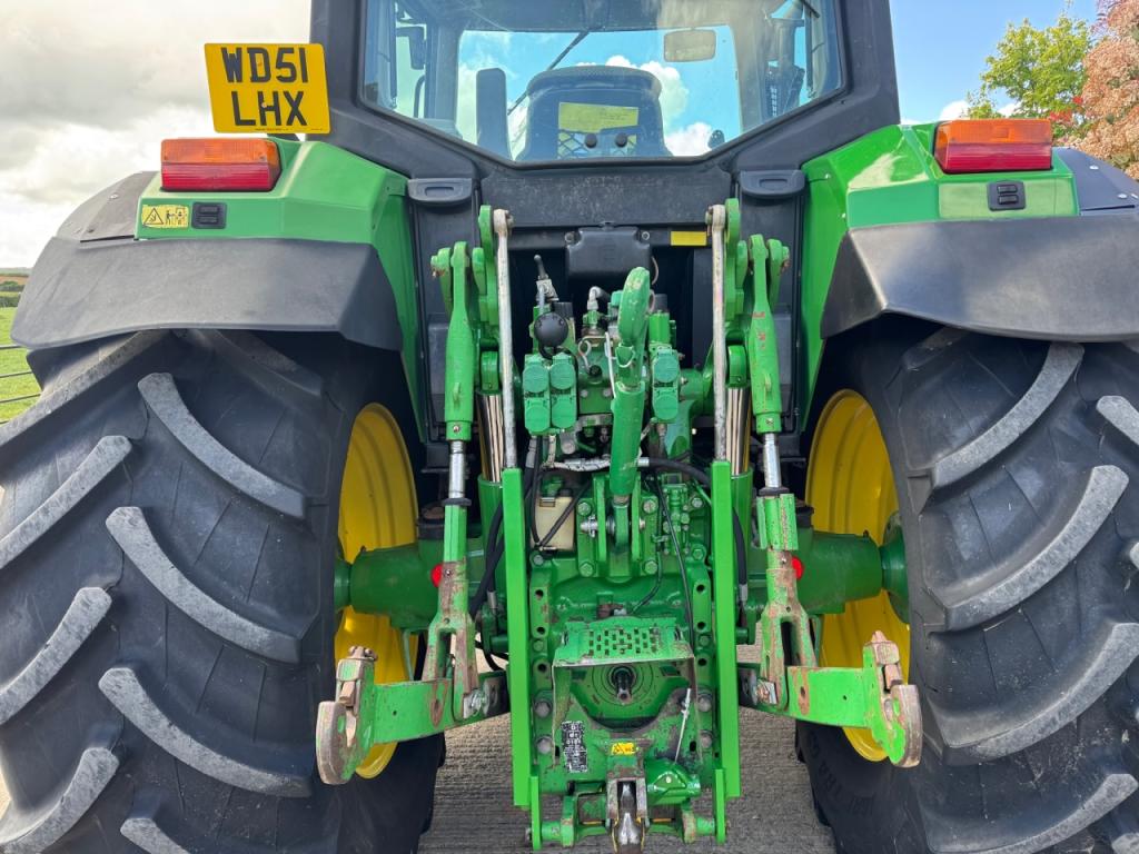 John Deere 6910S
