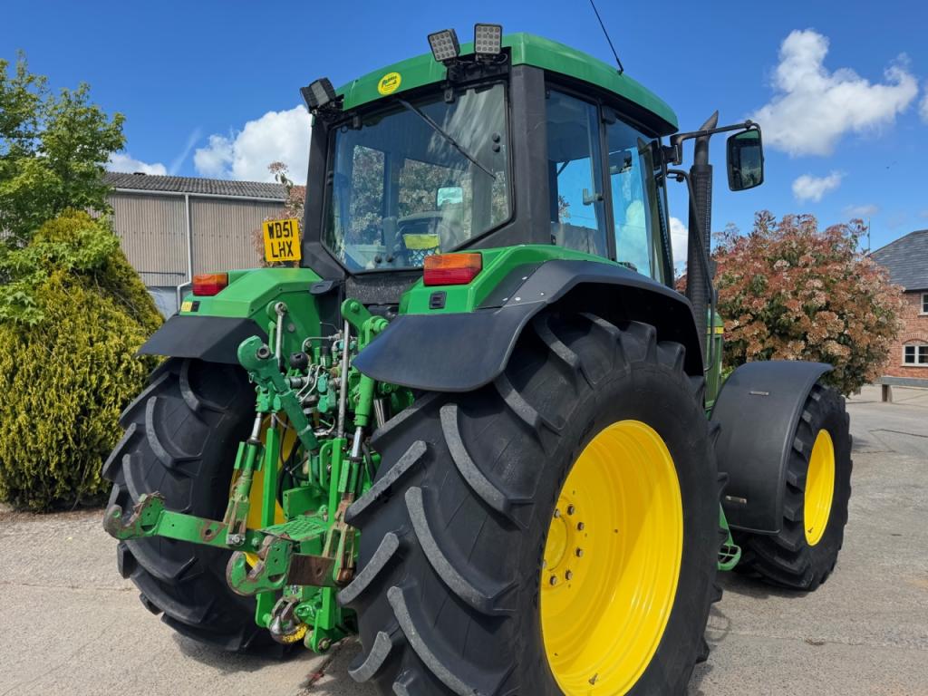 John Deere 6910S