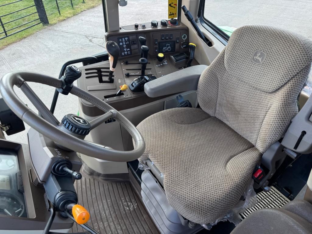 John Deere 6910S