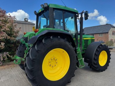 John Deere 6910S