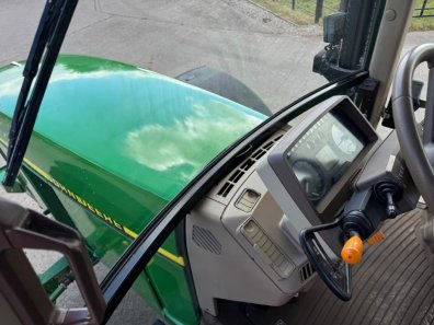 John Deere 6910S