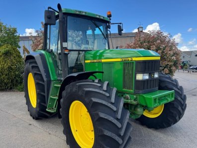 John Deere 6910S