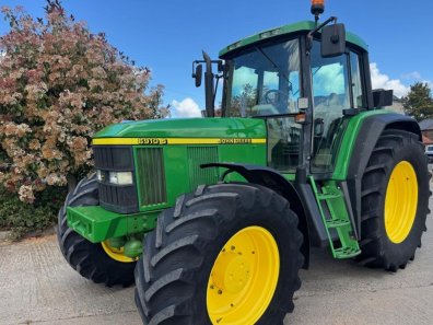 John Deere 6910S