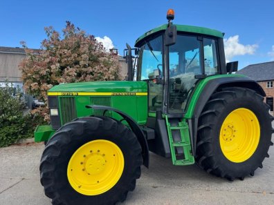 John Deere 6910S