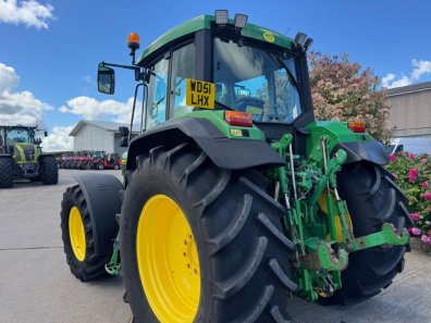 John Deere 6910S