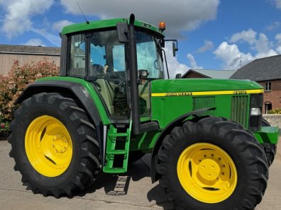 John Deere 6910