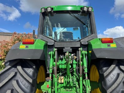 John Deere 6910