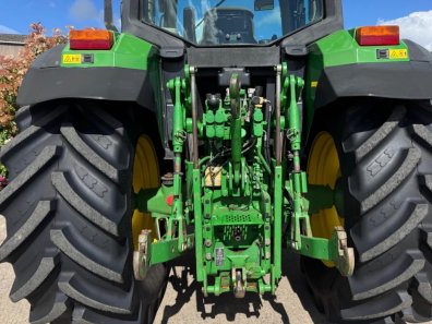 John Deere 6910
