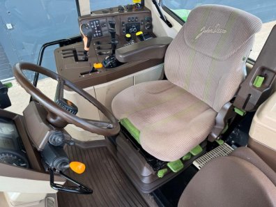 John Deere 6910