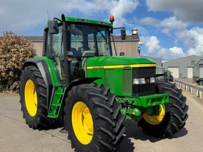 John Deere 6910