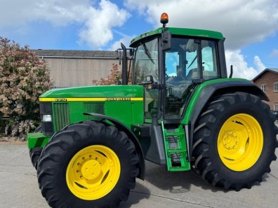 John Deere 6910