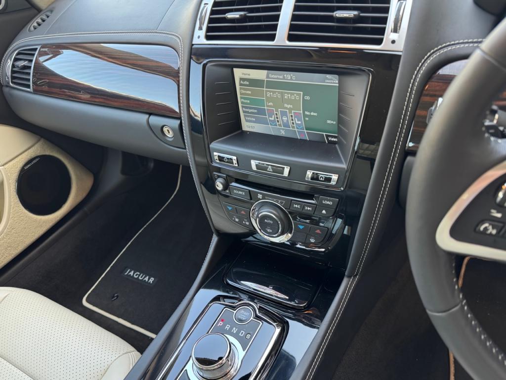 Jaguar XK Signature Edition 5.0LT V8 petrol