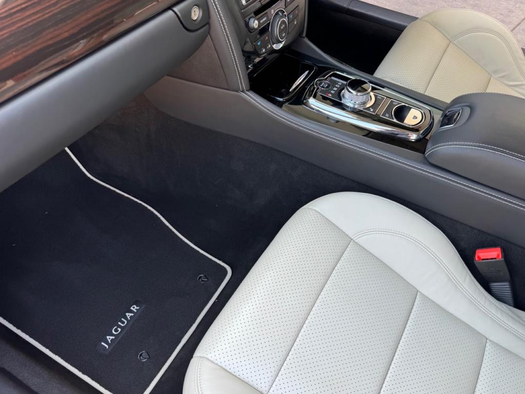 Jaguar XK Signature Edition 5.0LT V8 petrol
