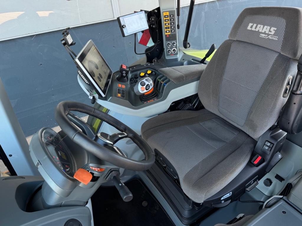 Claas Axion 870 Night Edition