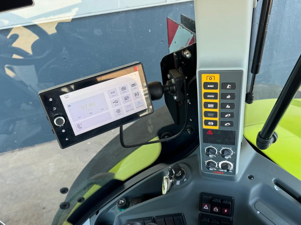 Claas Axion 870 Night Edition