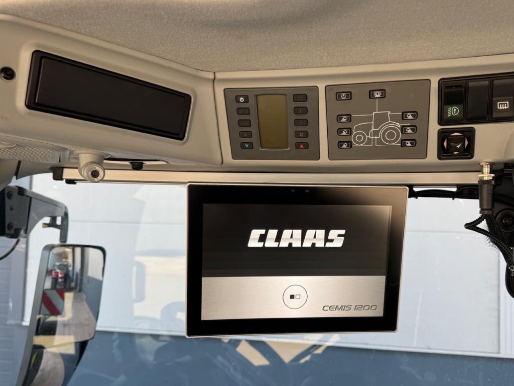 Claas Axion 870 Night Edition
