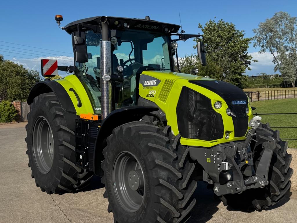 Claas Axion 870 Night Edition