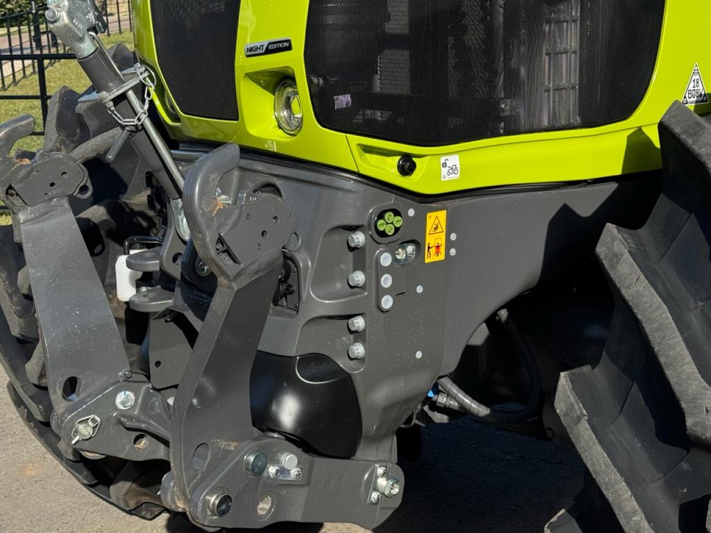 Claas Axion 870 Night Edition