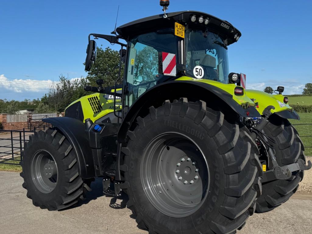 Claas Axion 870 Night Edition