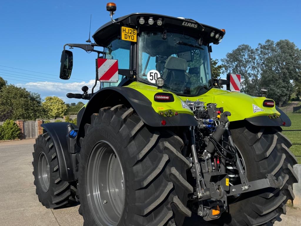 Claas Axion 870 Night Edition