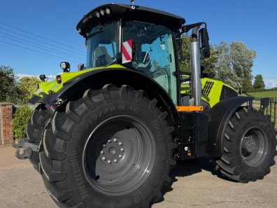 Claas Axion 870 Night Edition