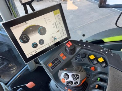 Claas Axion 870 Night Edition