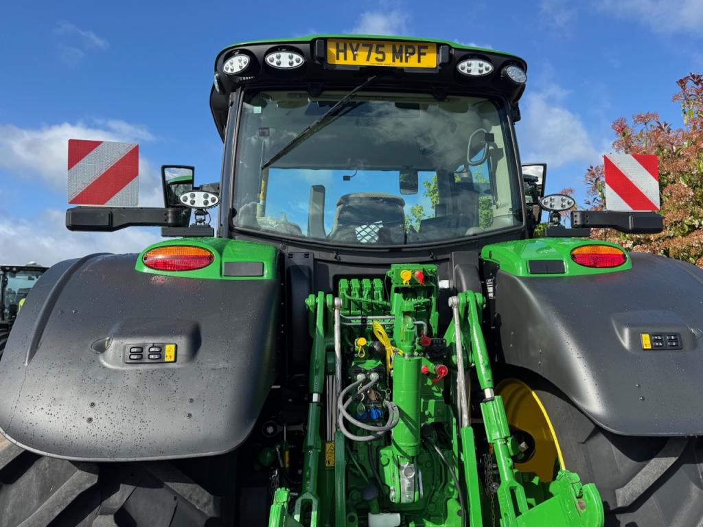 John Deere 6R 215