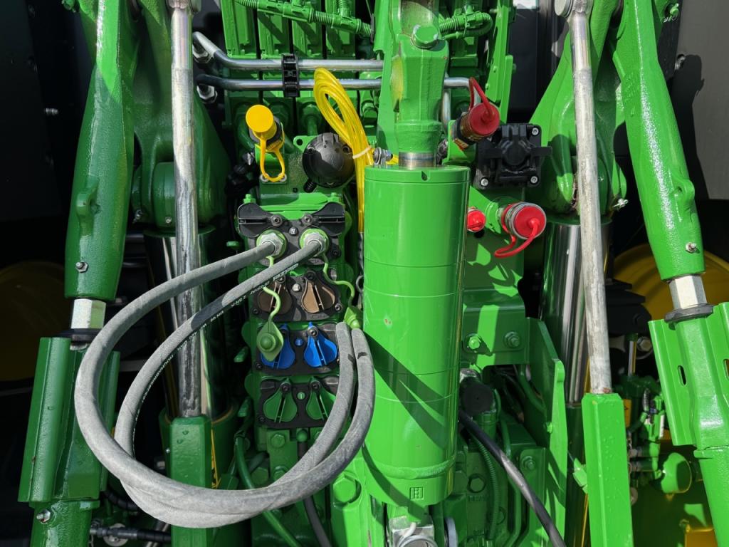 John Deere 6R 215