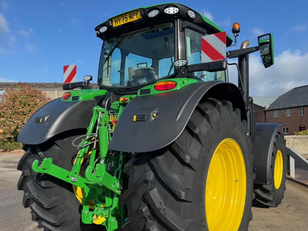 John Deere 6R 215