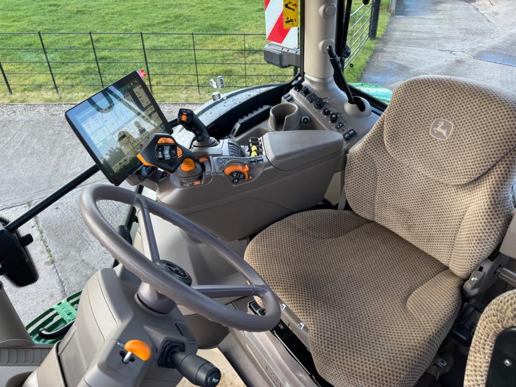 John Deere 6R 215