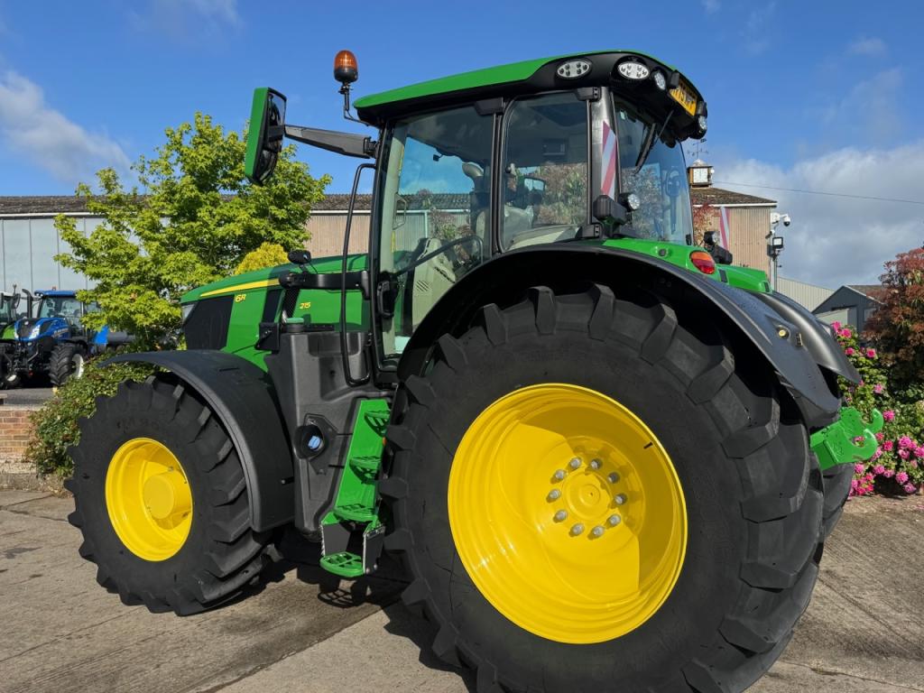 John Deere 6R 215